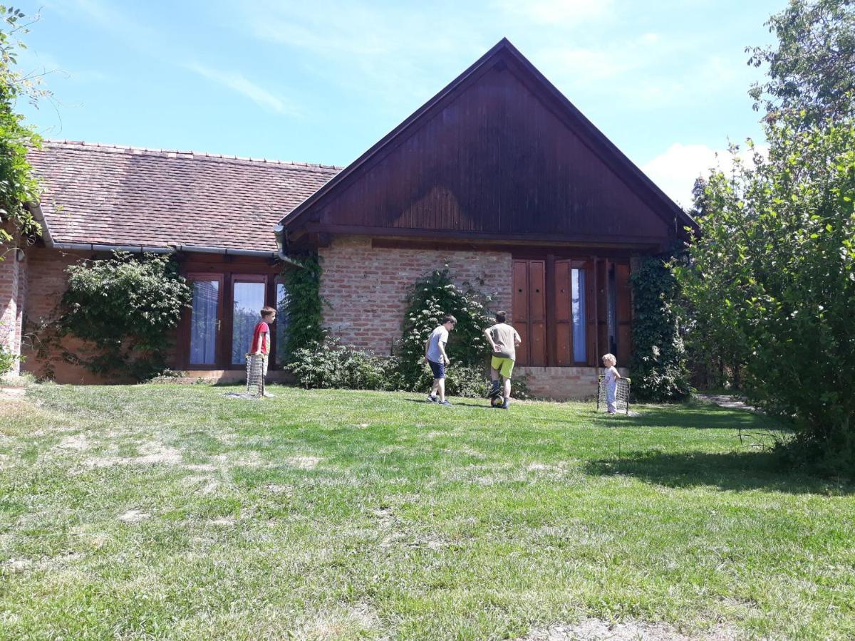 Vadszolos Porta Ispank Exterior photo